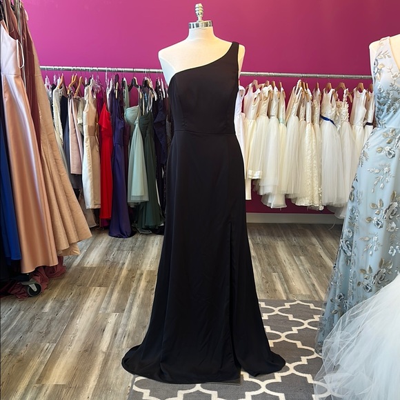 Elegant Black One-Shoulder Dress